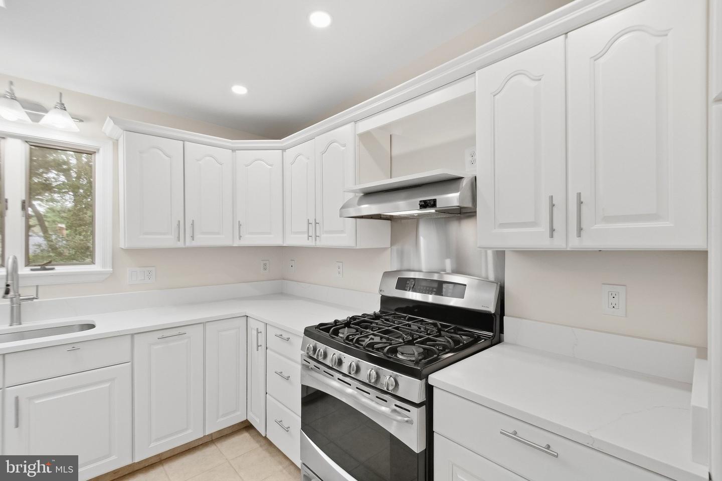 1036 Carper St Property Photo 16