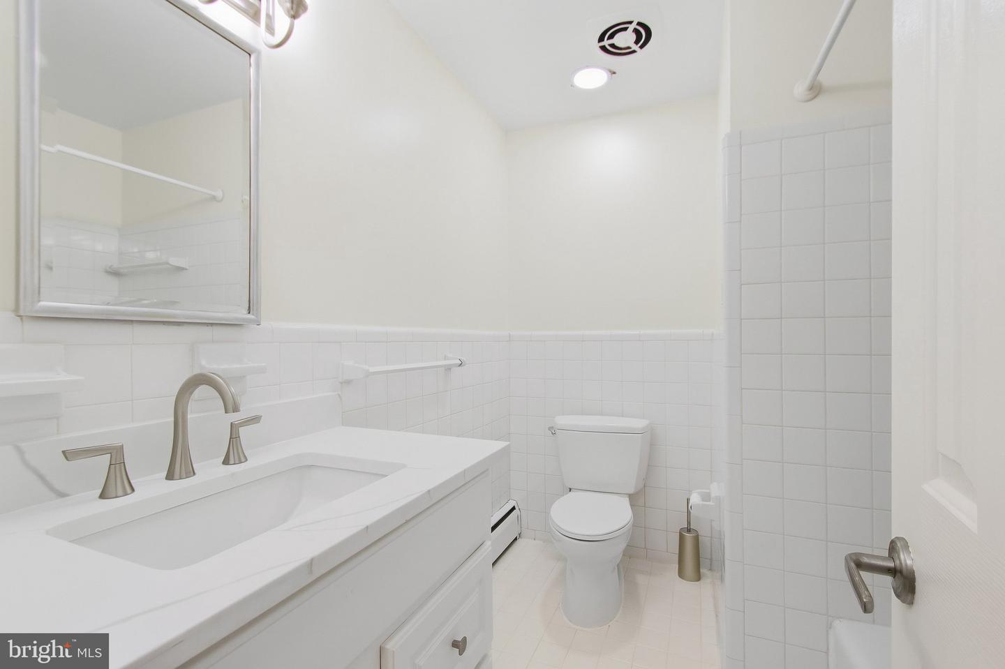 1036 Carper St Property Photo 18