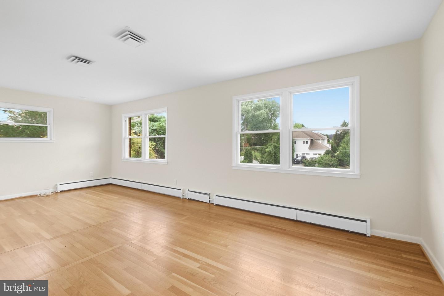 1036 Carper St Property Photo 20