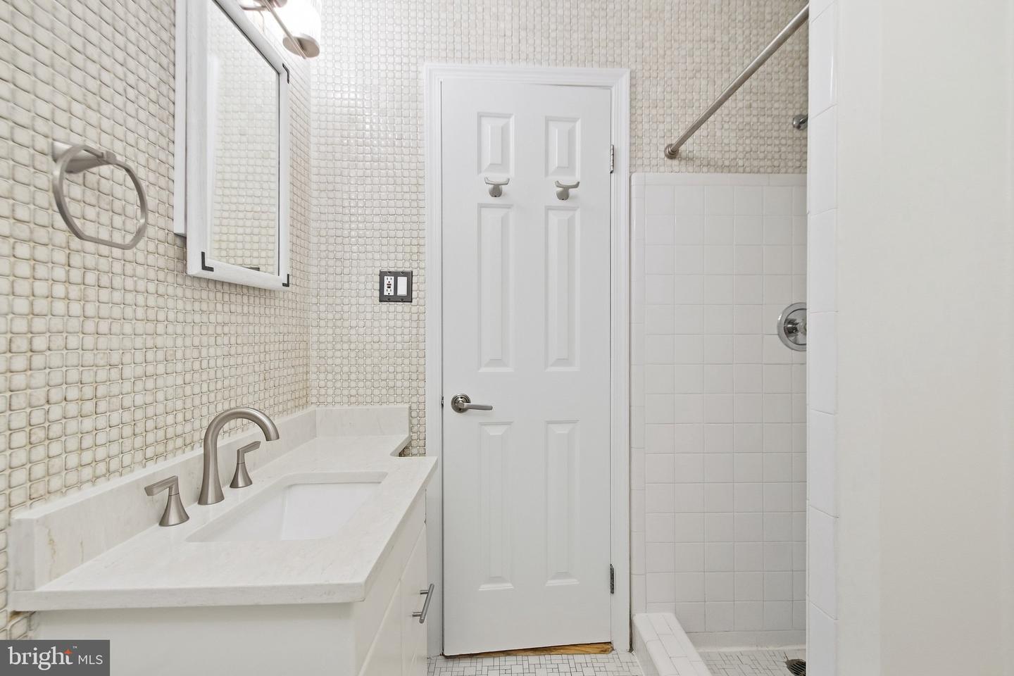 1036 Carper St Property Photo 27