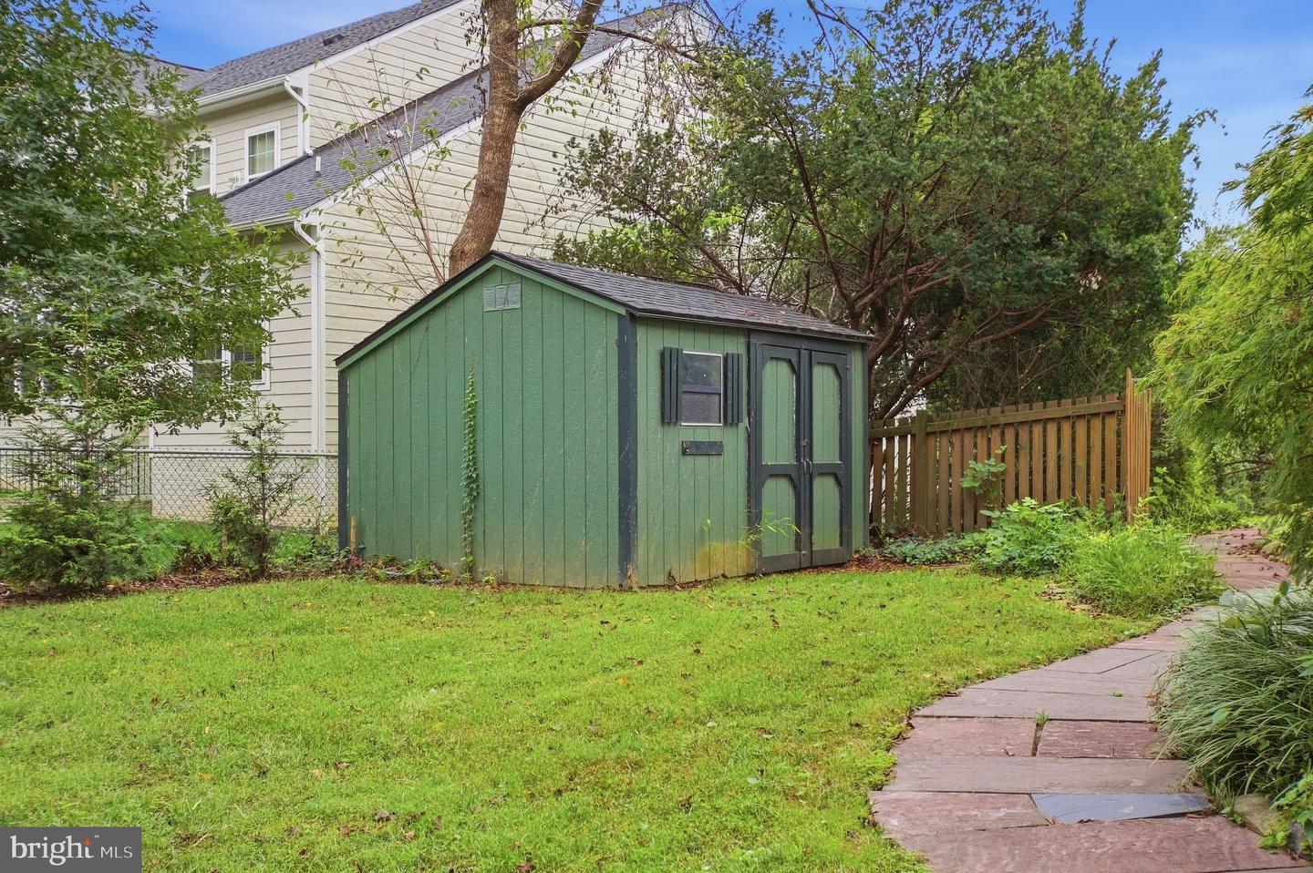 1036 Carper St Property Photo 47