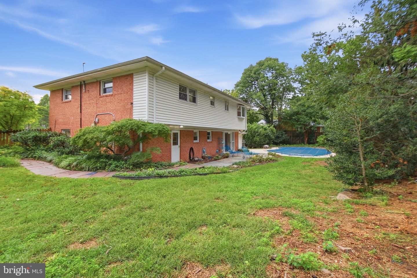 1036 Carper St Property Photo 49