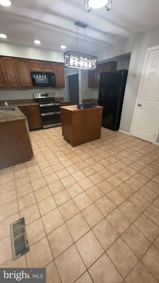 7421 Silver Pine Dr Property Photo 7