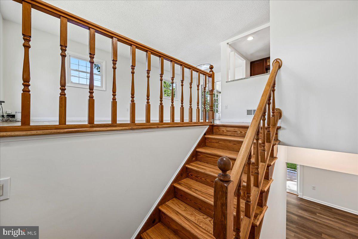 6717 Anthony St Property Photo 2