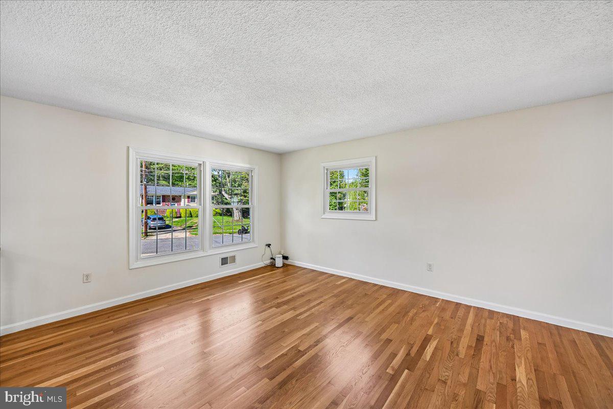 6717 Anthony St Property Photo 3