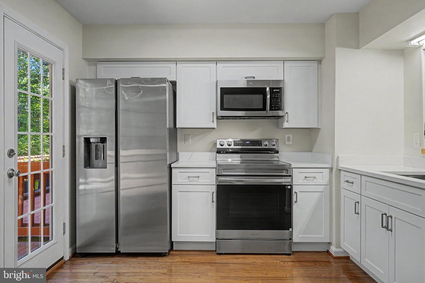 6941 Compton Ln Property Photo 3