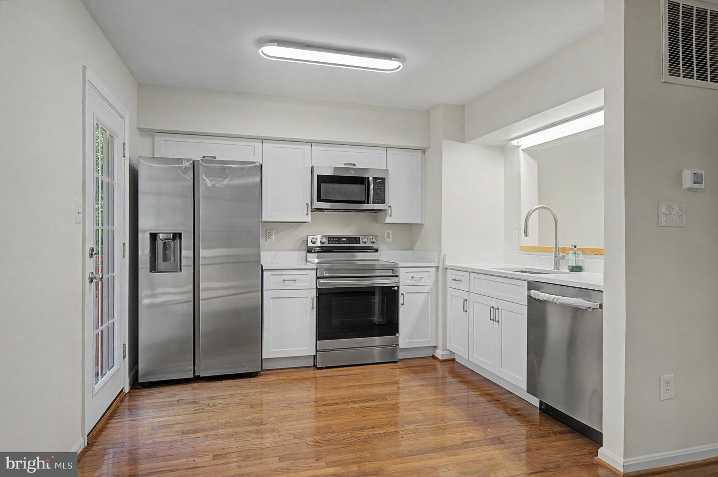6941 Compton Ln Property Photo 4