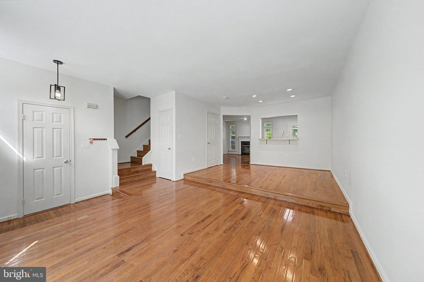 6941 Compton Ln Property Photo 7
