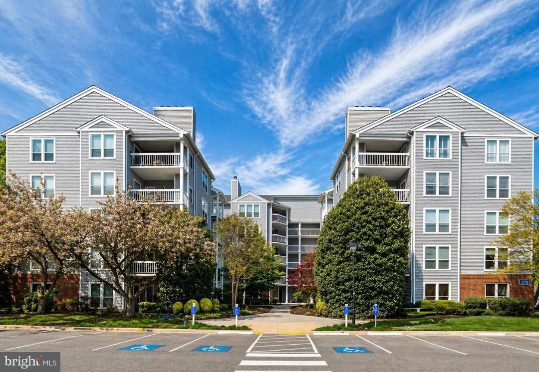 3176 SUMMIT SQUARE DR #4-A3 Property Photo 1