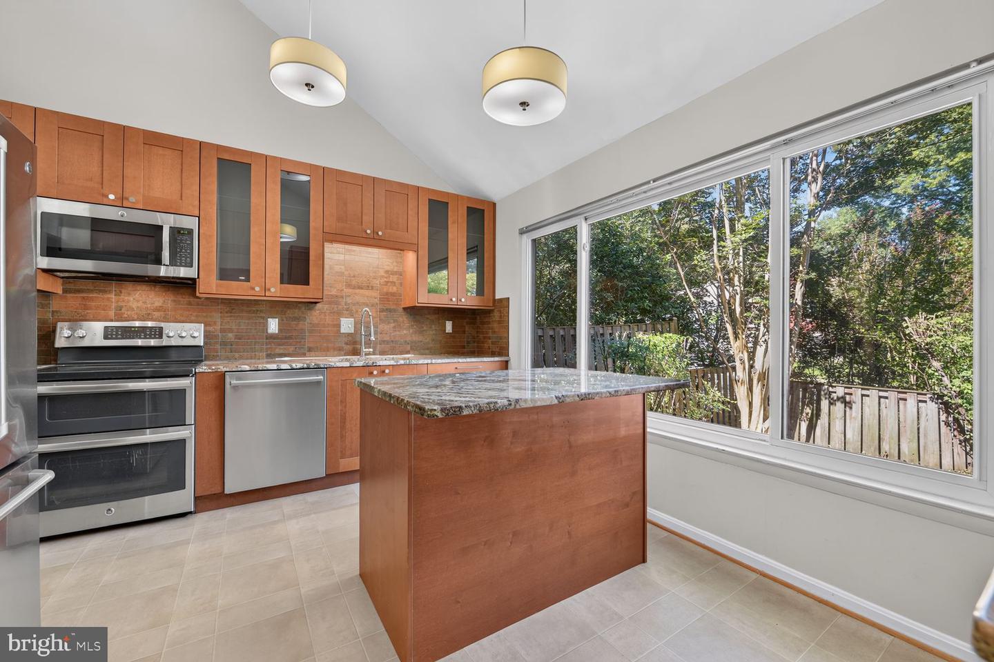 10903 Knights Bridge Ct Property Photo 5