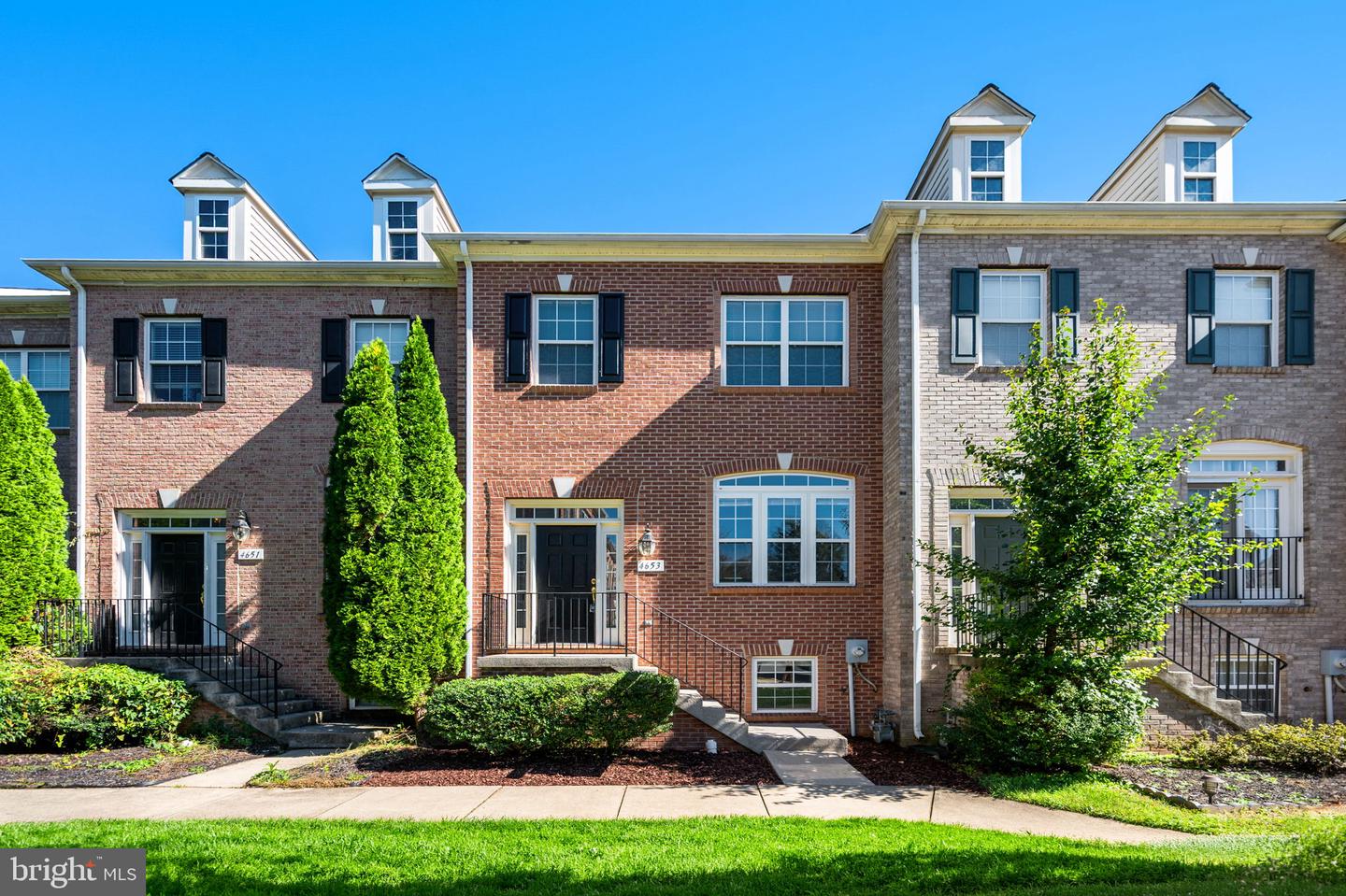4653 CARISBROOKE LN Property Photo 1