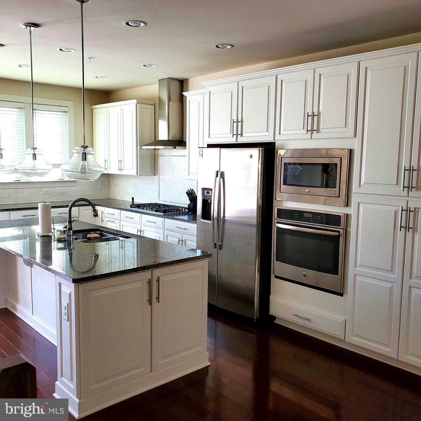 13717 Neil Armstrong Ave Property Photo 12