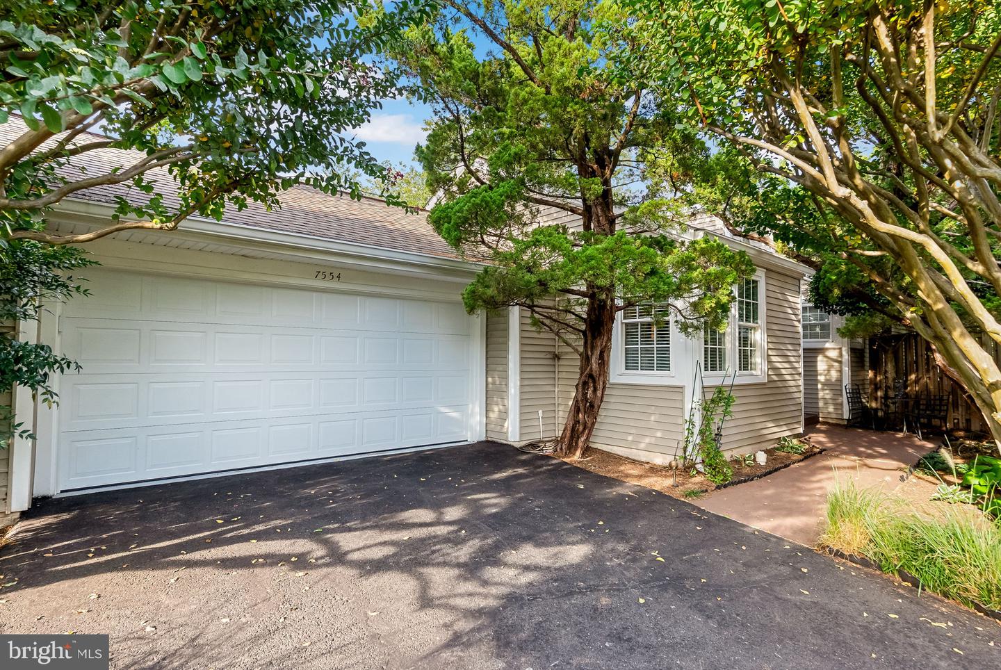 7554 CROSS GATE LN Property Photo 1
