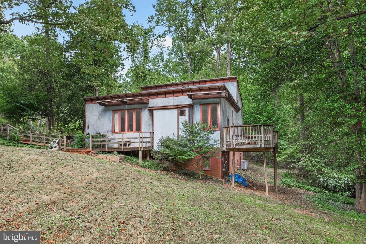 10708 MEADOWOOD DR Property Photo 1