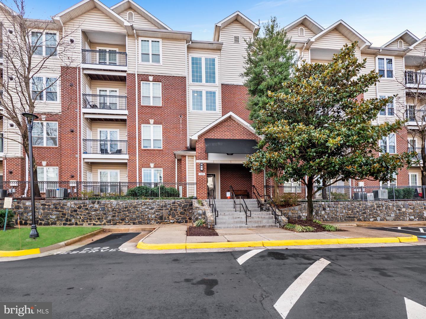 1521 SPRING GATE DR #10401 Property Photo 1