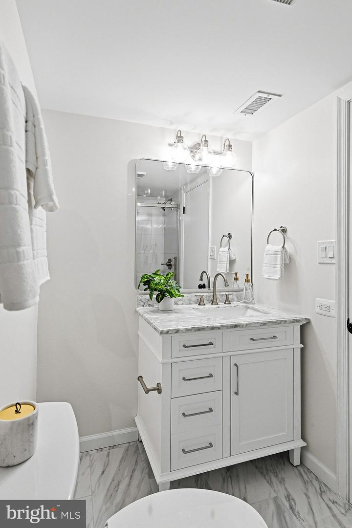 5809 Cove Landing Rd #203 Property Photo 22