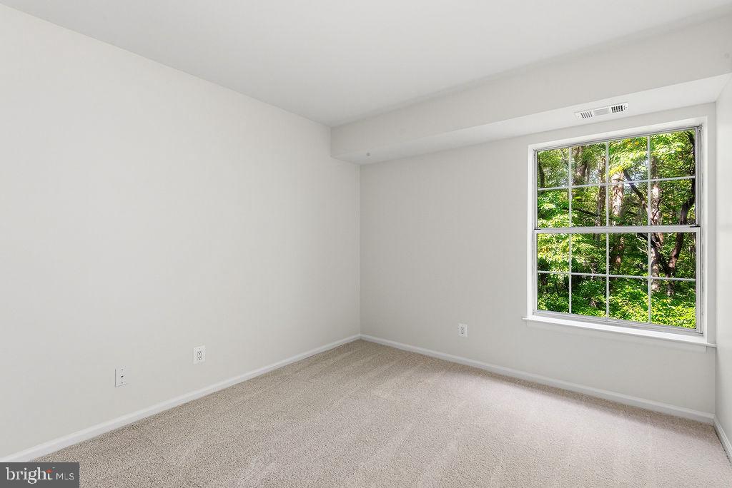5809 Cove Landing Rd #203 Property Photo 24