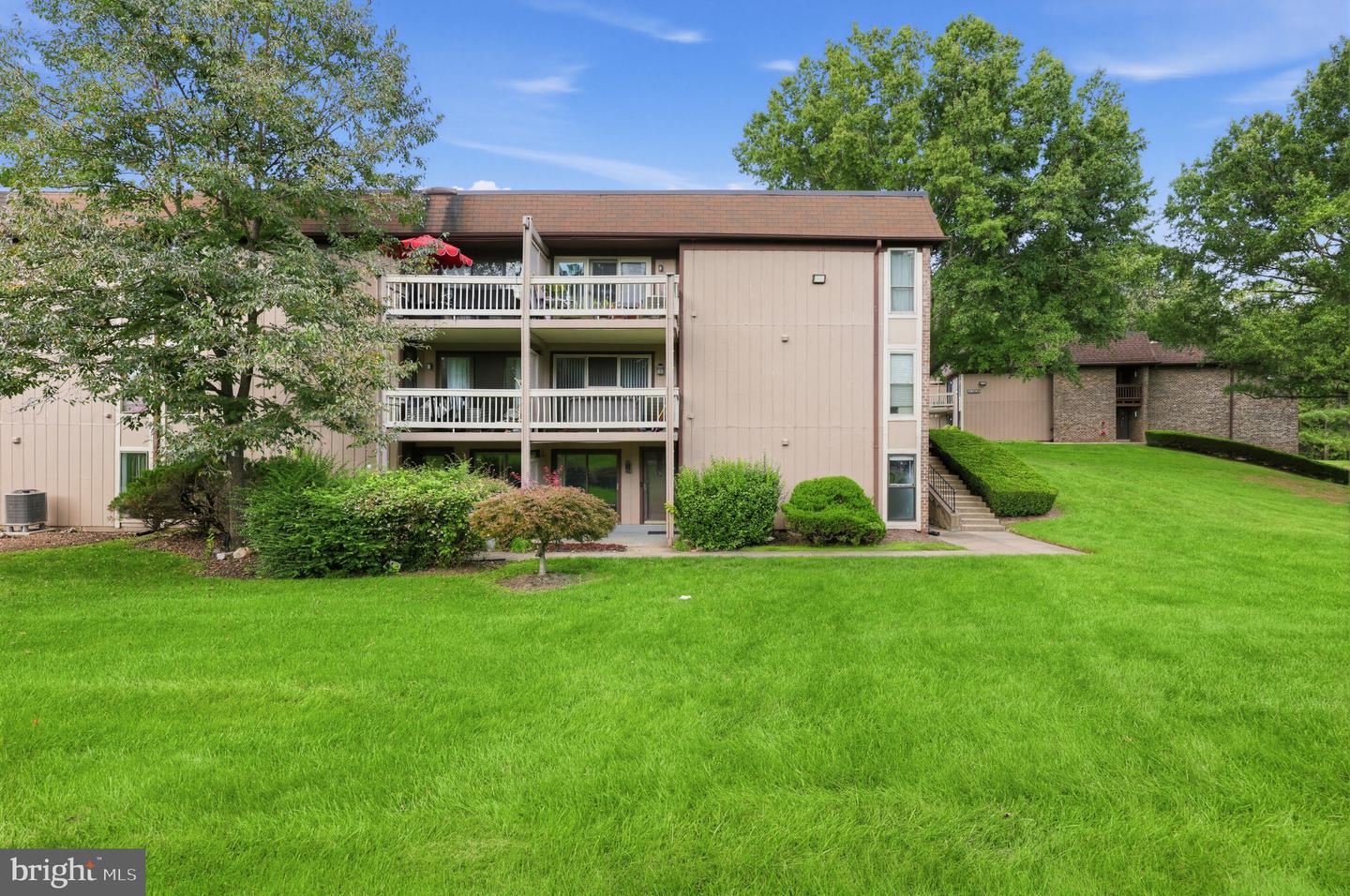 5803 Royal Ridge Dr #i Property Photo 2