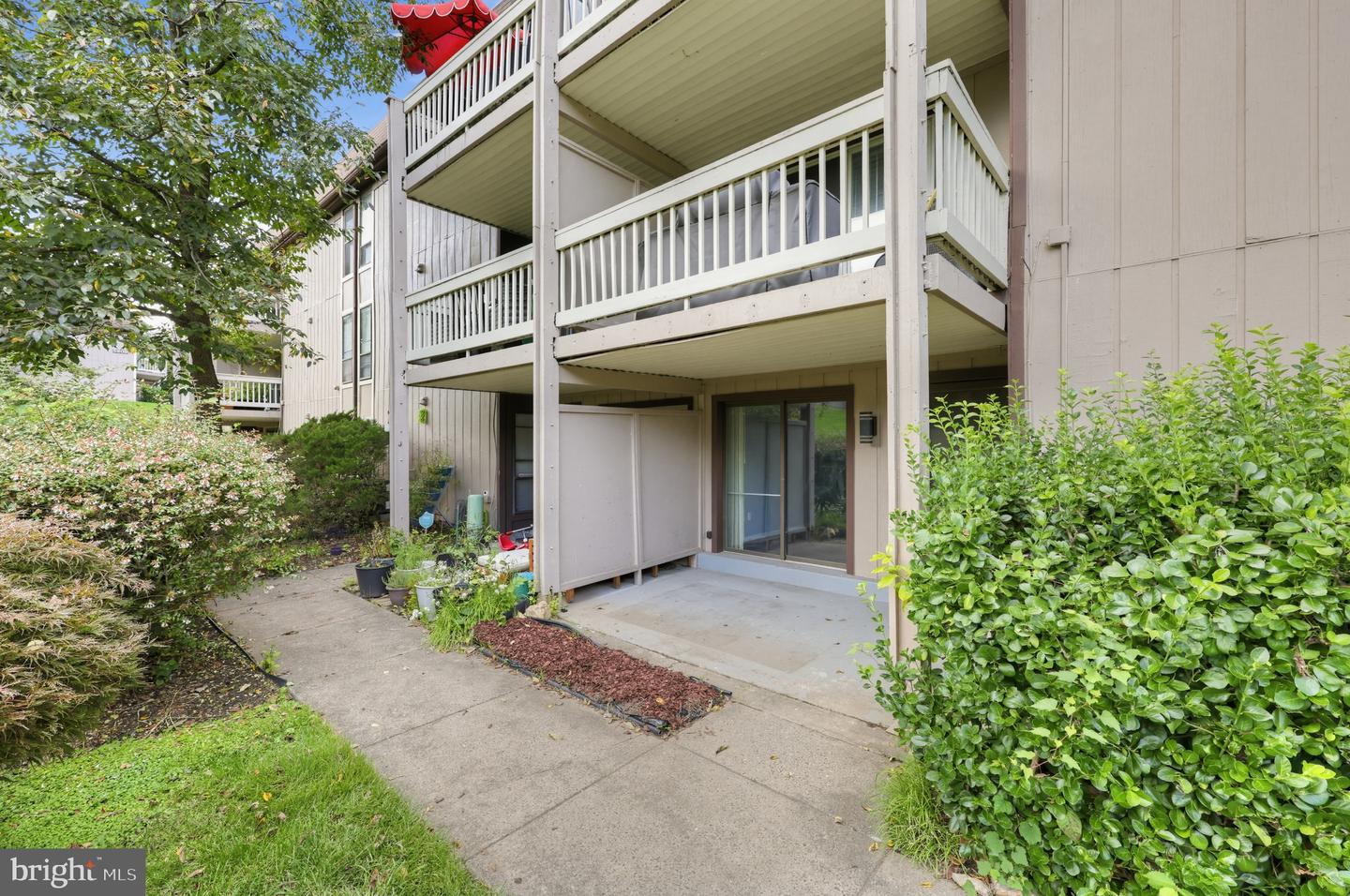 5803 Royal Ridge Dr #i Property Photo 3