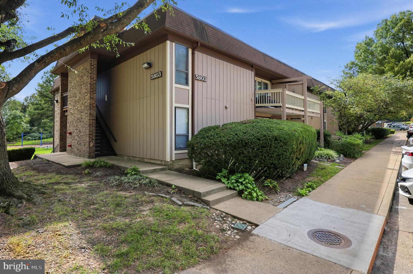 5803 Royal Ridge Dr #i Property Photo 8