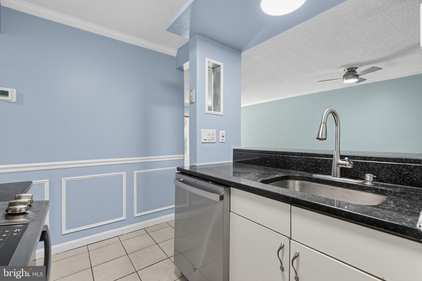5803 Royal Ridge Dr #i Property Photo 16
