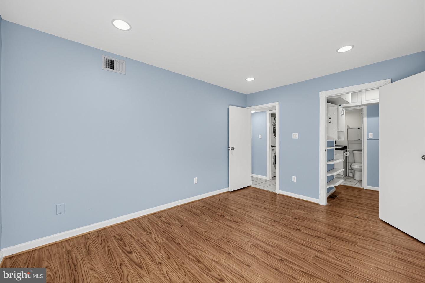 5803 Royal Ridge Dr #i Property Photo 22