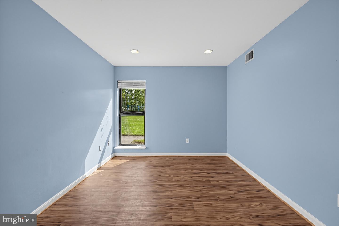 5803 Royal Ridge Dr #i Property Photo 23