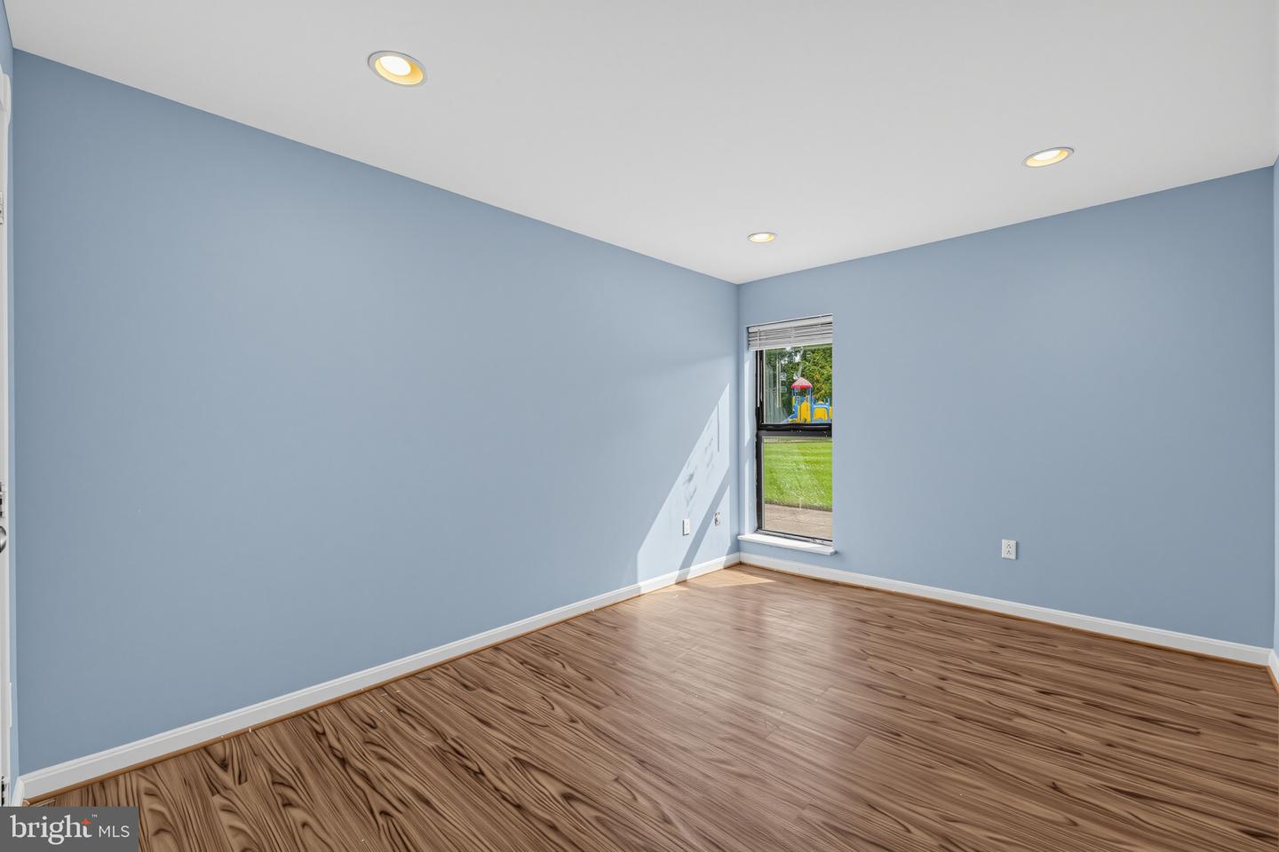5803 Royal Ridge Dr #i Property Photo 24