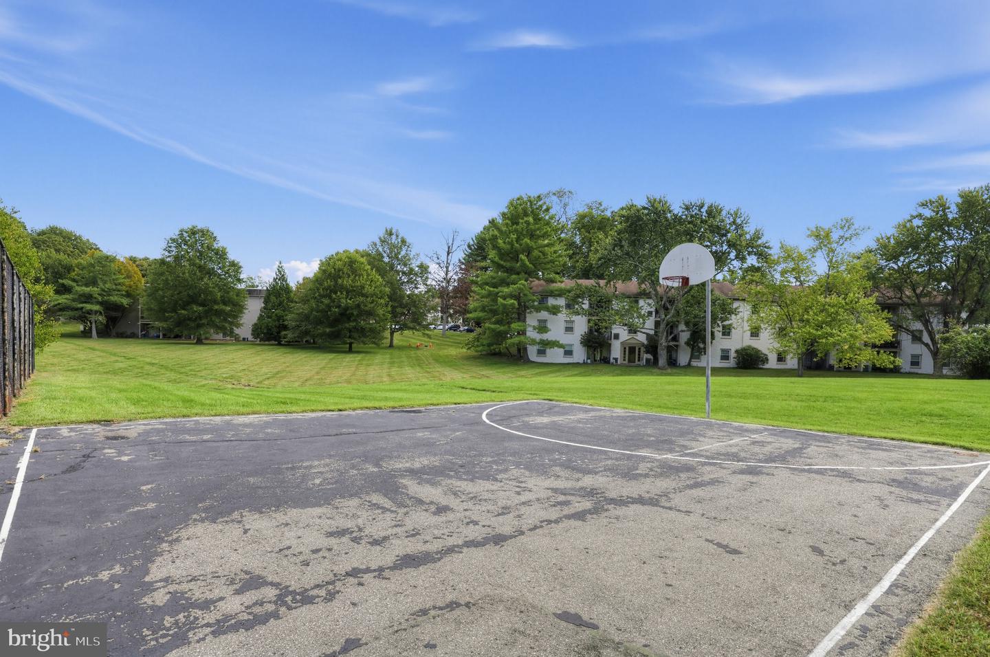 5803 Royal Ridge Dr #i Property Photo 37