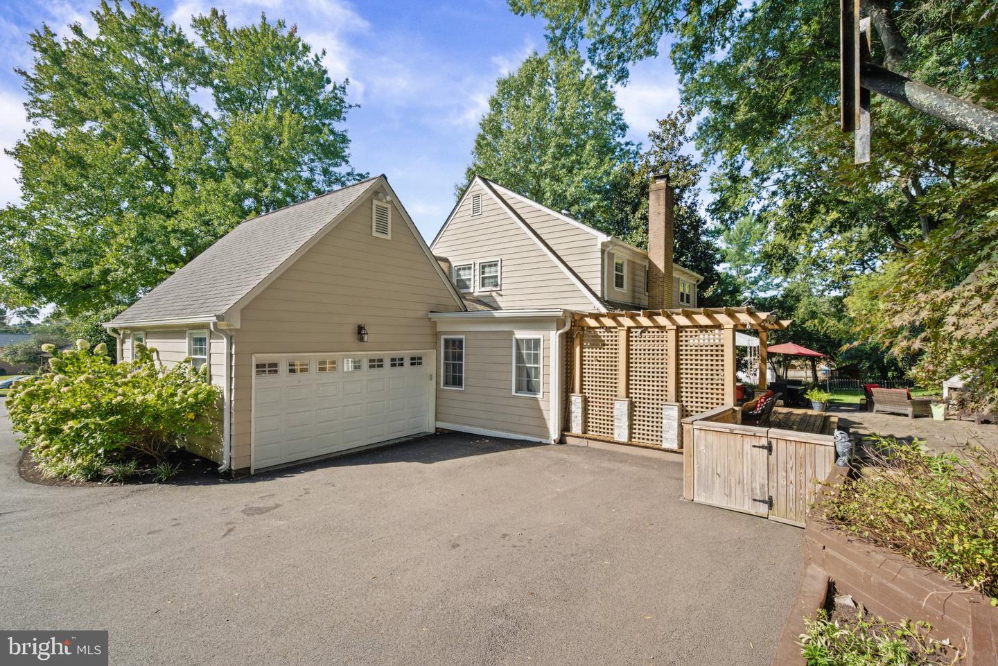 7609 Midday Ln Property Photo 2
