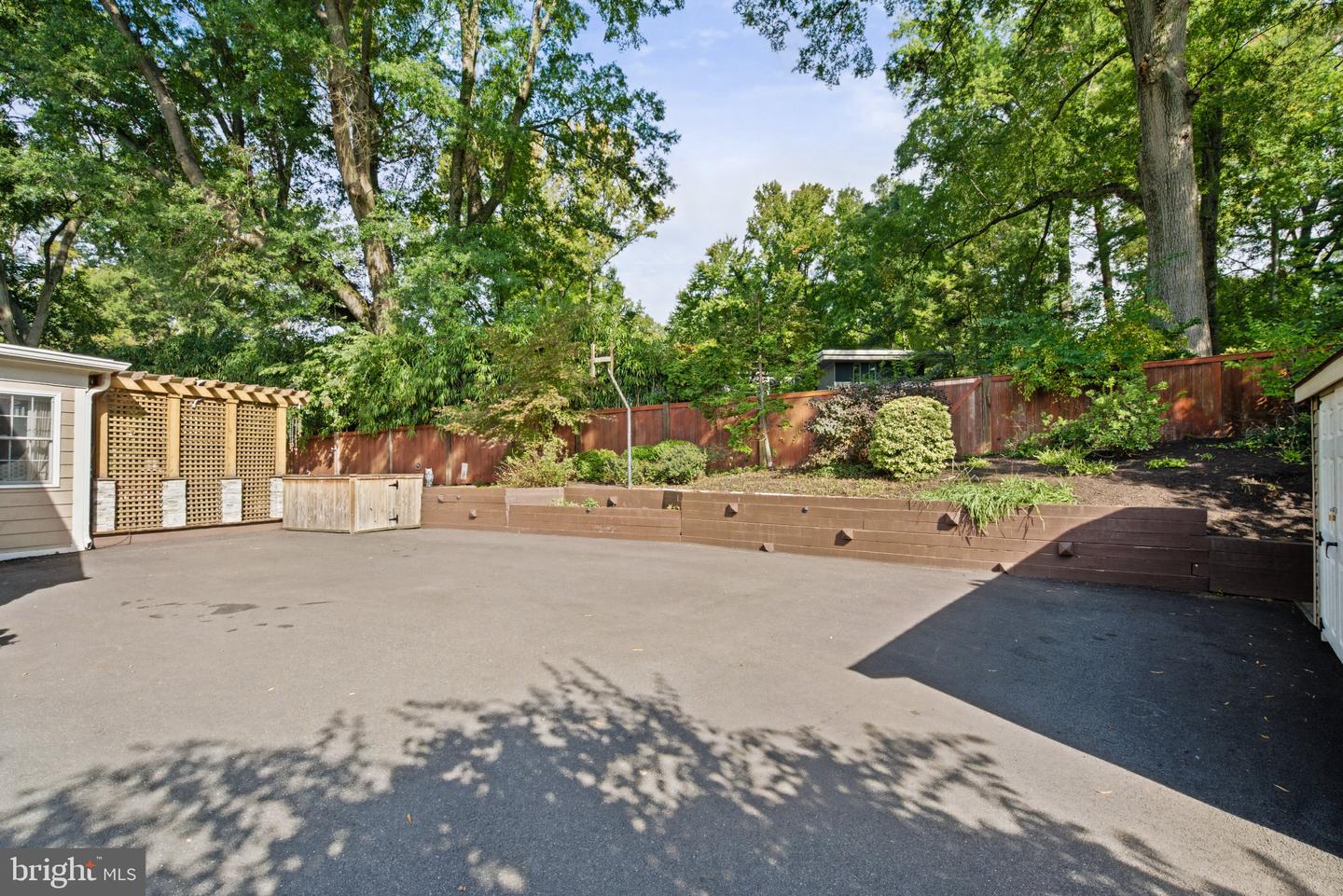 7609 Midday Ln Property Photo 3