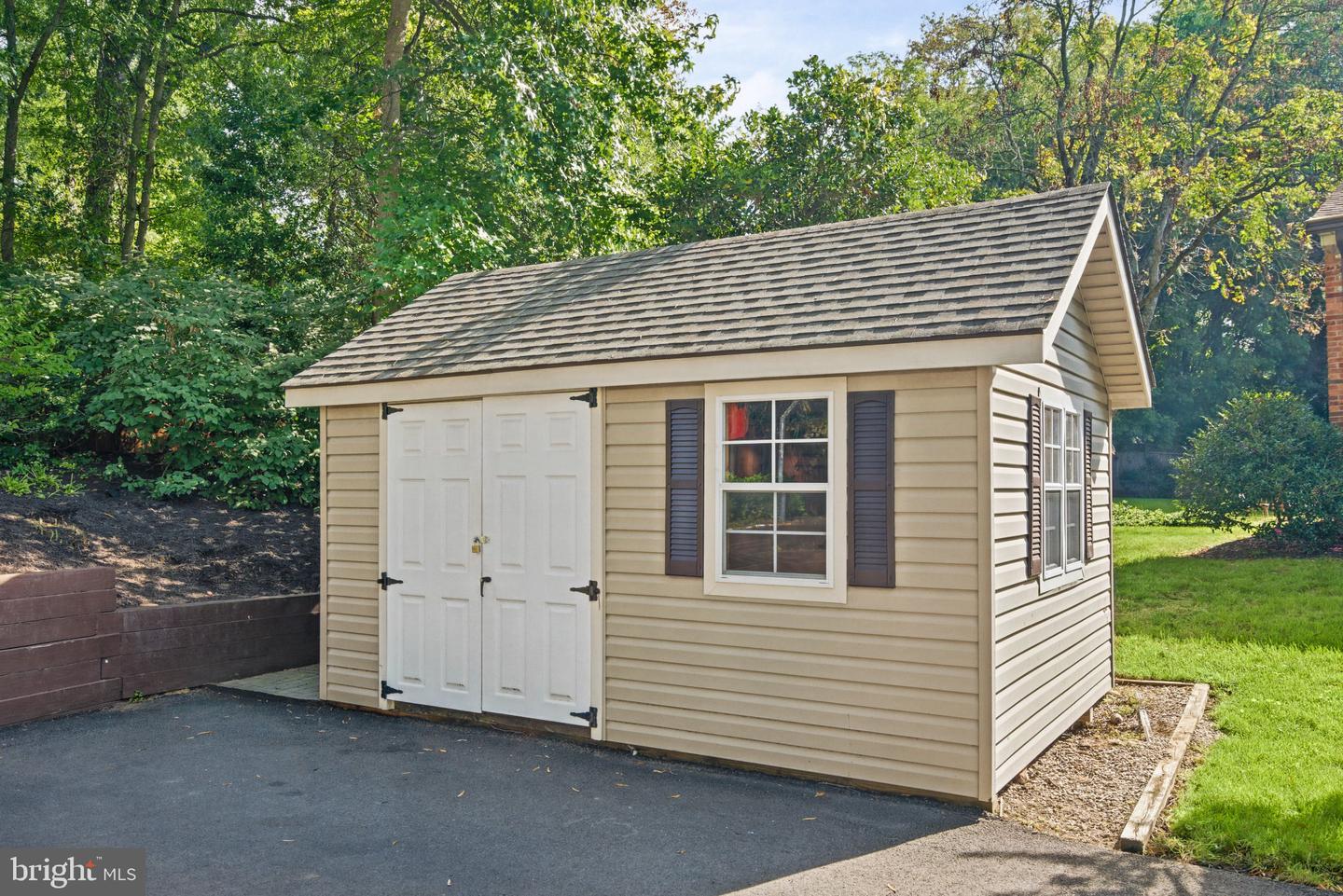 7609 Midday Ln Property Photo 13