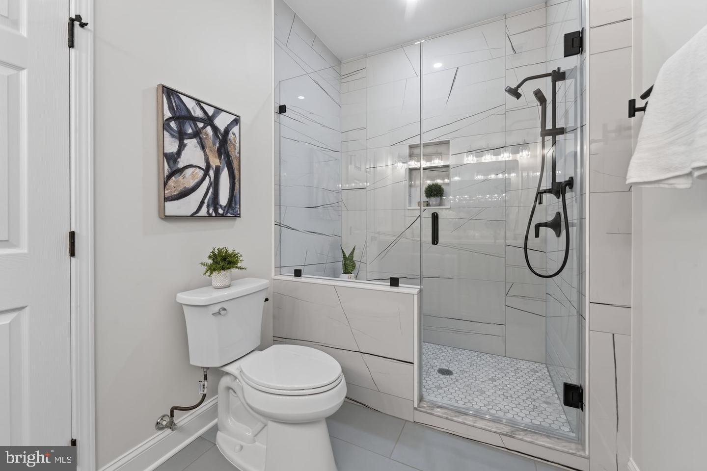 7304 Dickenson St Property Photo 18