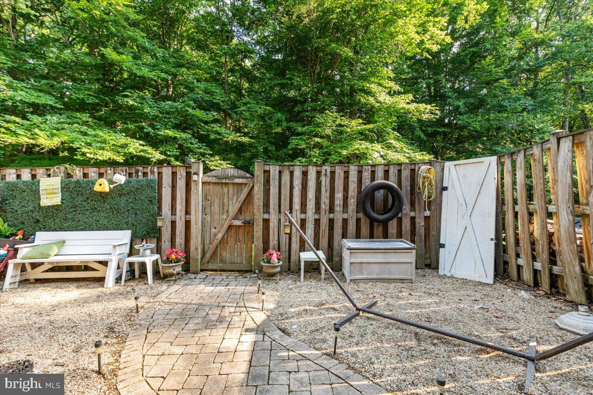 5201 Lonsdale Dr Property Photo 37