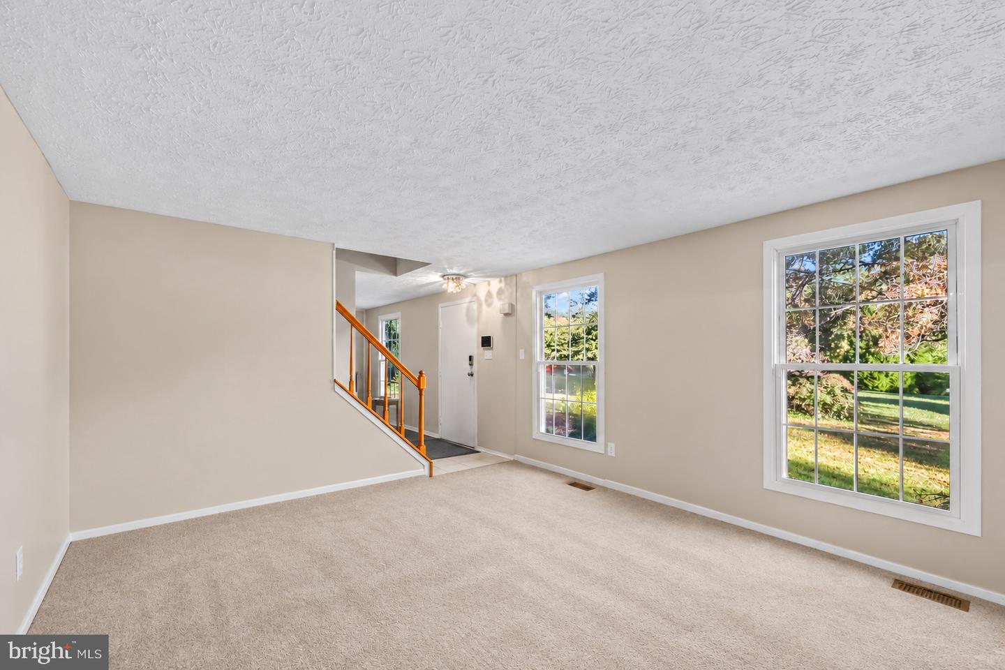 12339 Folkstone Dr Property Photo 5