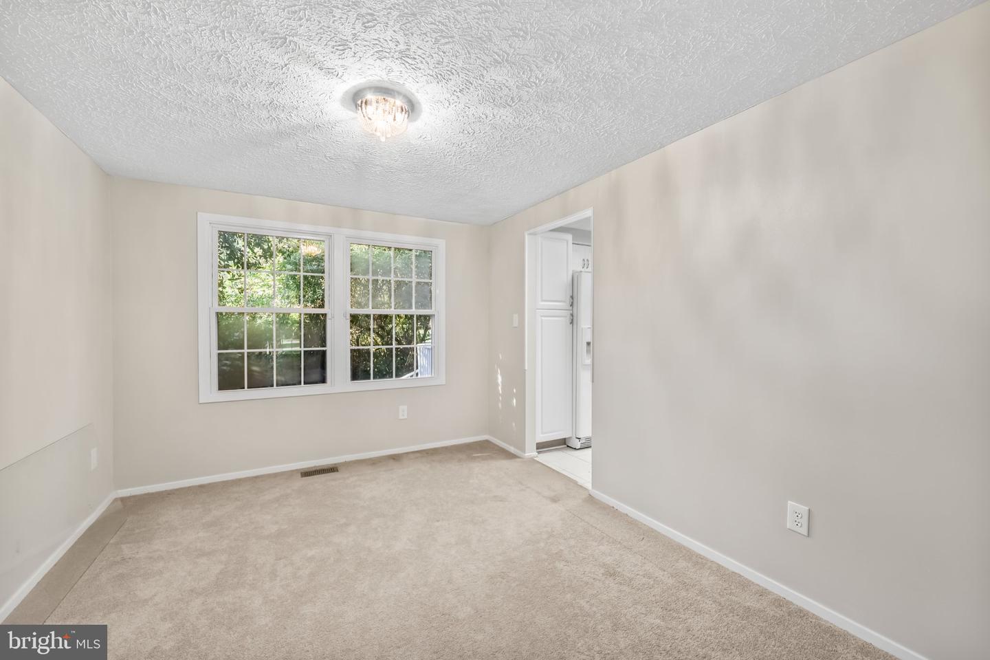 12339 Folkstone Dr Property Photo 7