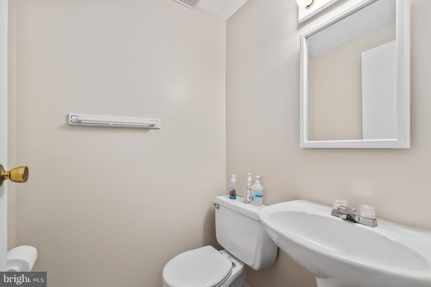 12339 Folkstone Dr Property Photo 18