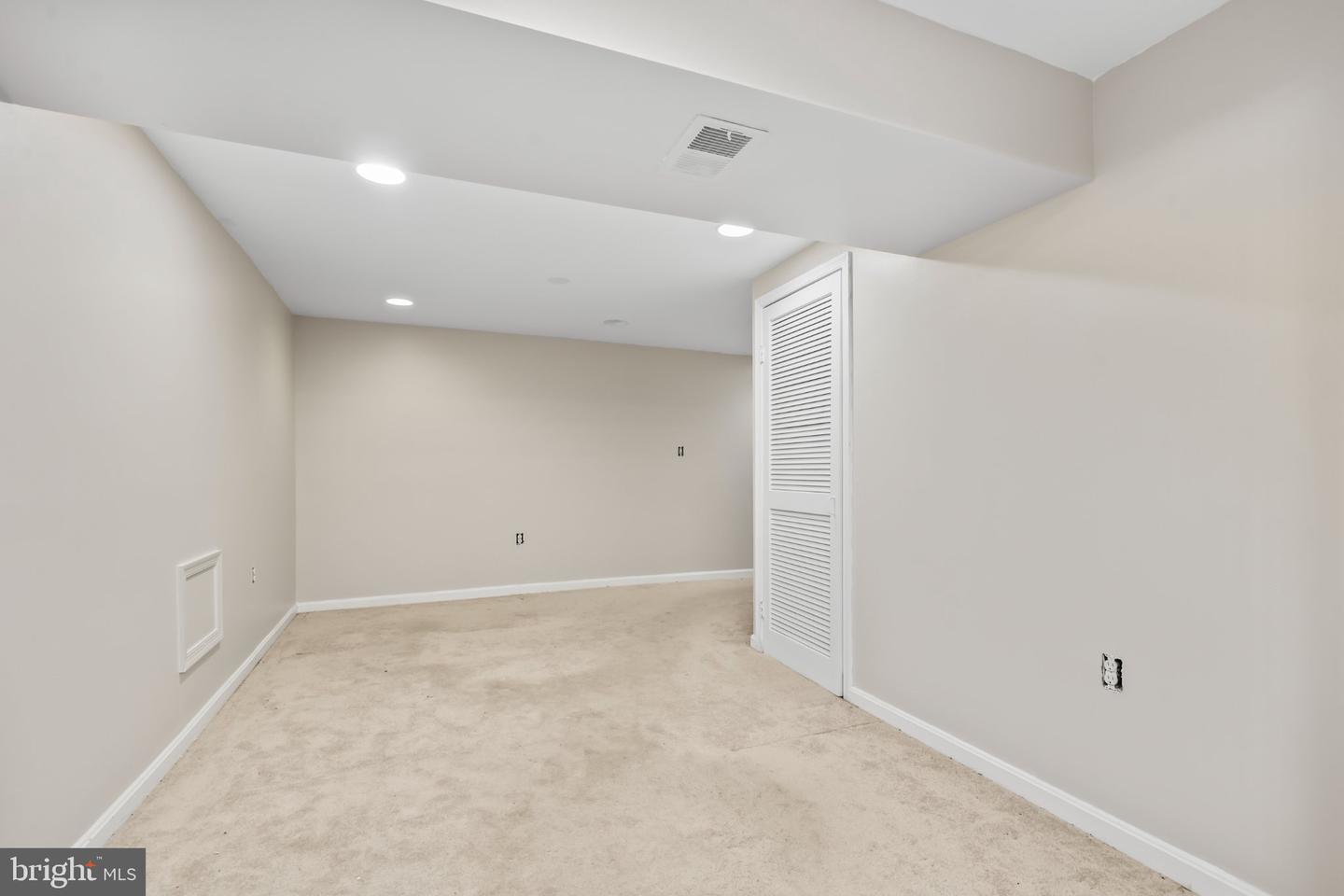 12339 Folkstone Dr Property Photo 30