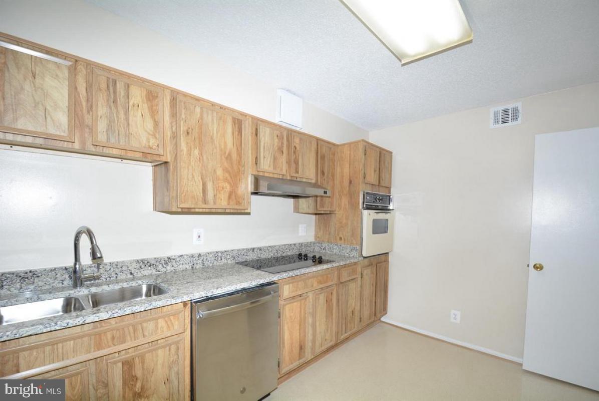 5902 Mt Eagle Dr #601 Property Photo 7