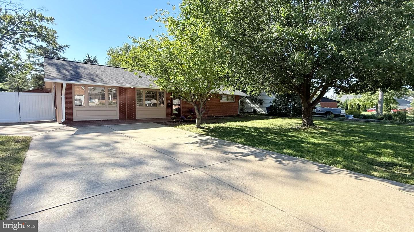 4905 APPLE TREE DR Property Photo 1