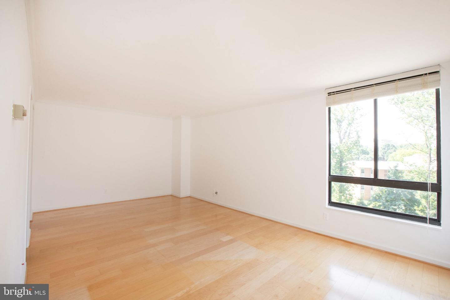 1800 Old Meadow Rd #813 Property Photo 10
