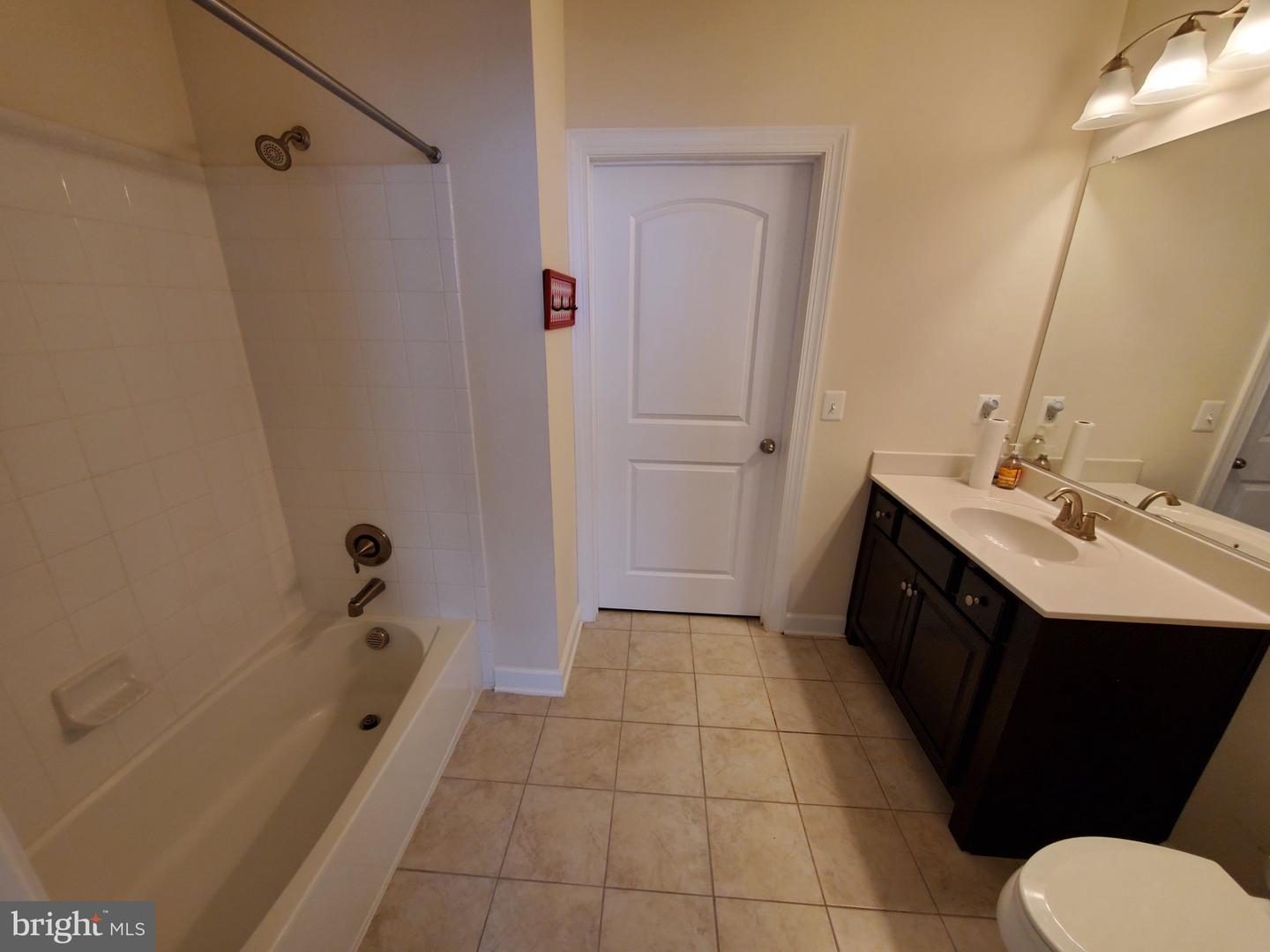 13740 Endeavour Dr #308 Property Photo 9