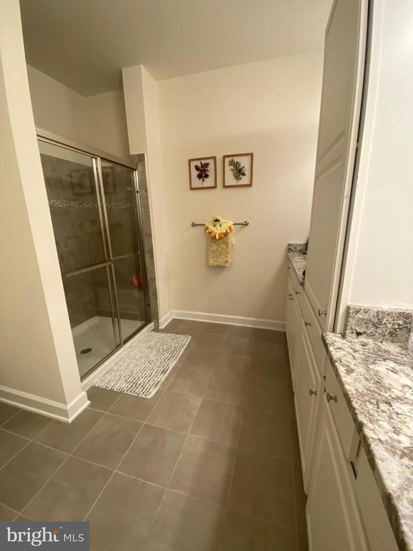 13740 Endeavour Dr #308 Property Photo 10