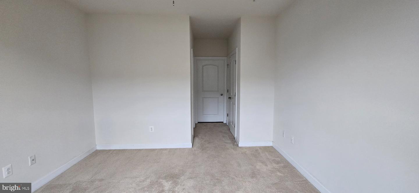 13740 Endeavour Dr #308 Property Photo 13