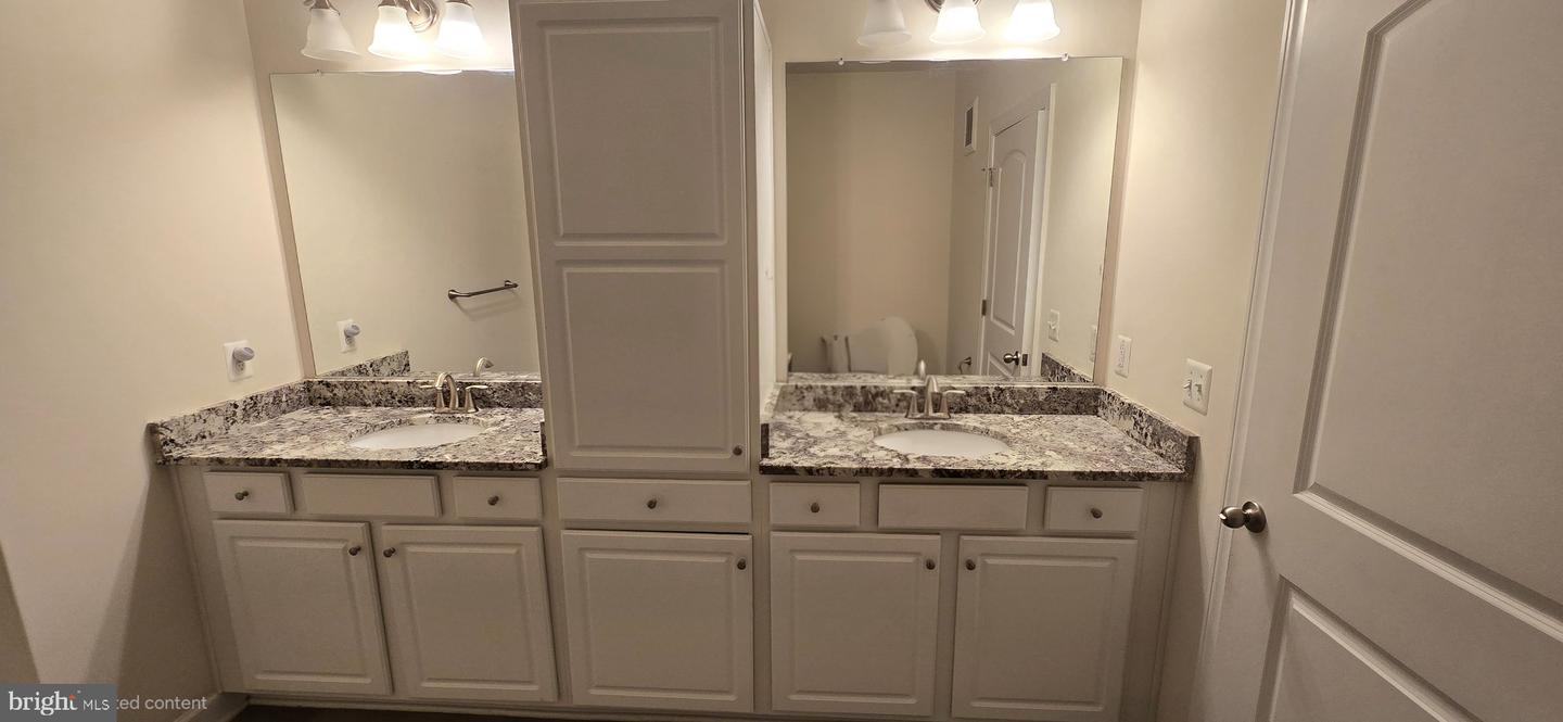 13740 Endeavour Dr #308 Property Photo 15