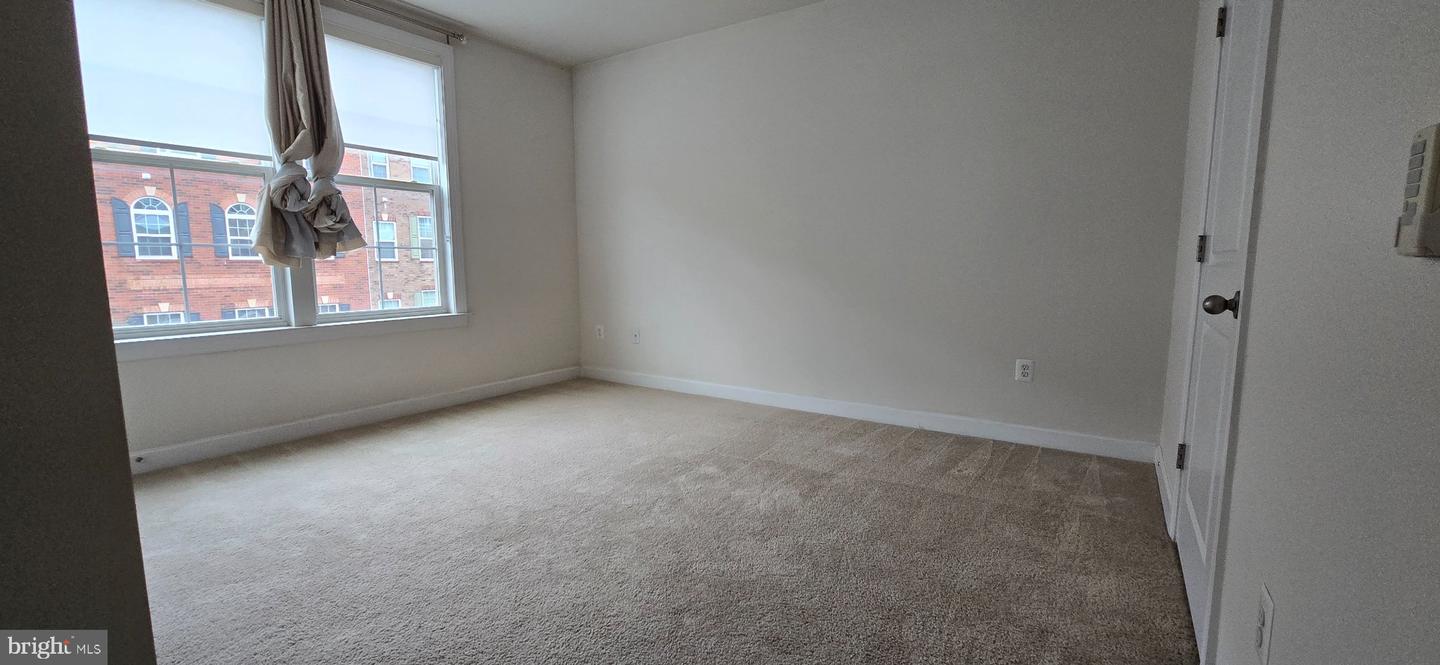 13740 Endeavour Dr #308 Property Photo 17