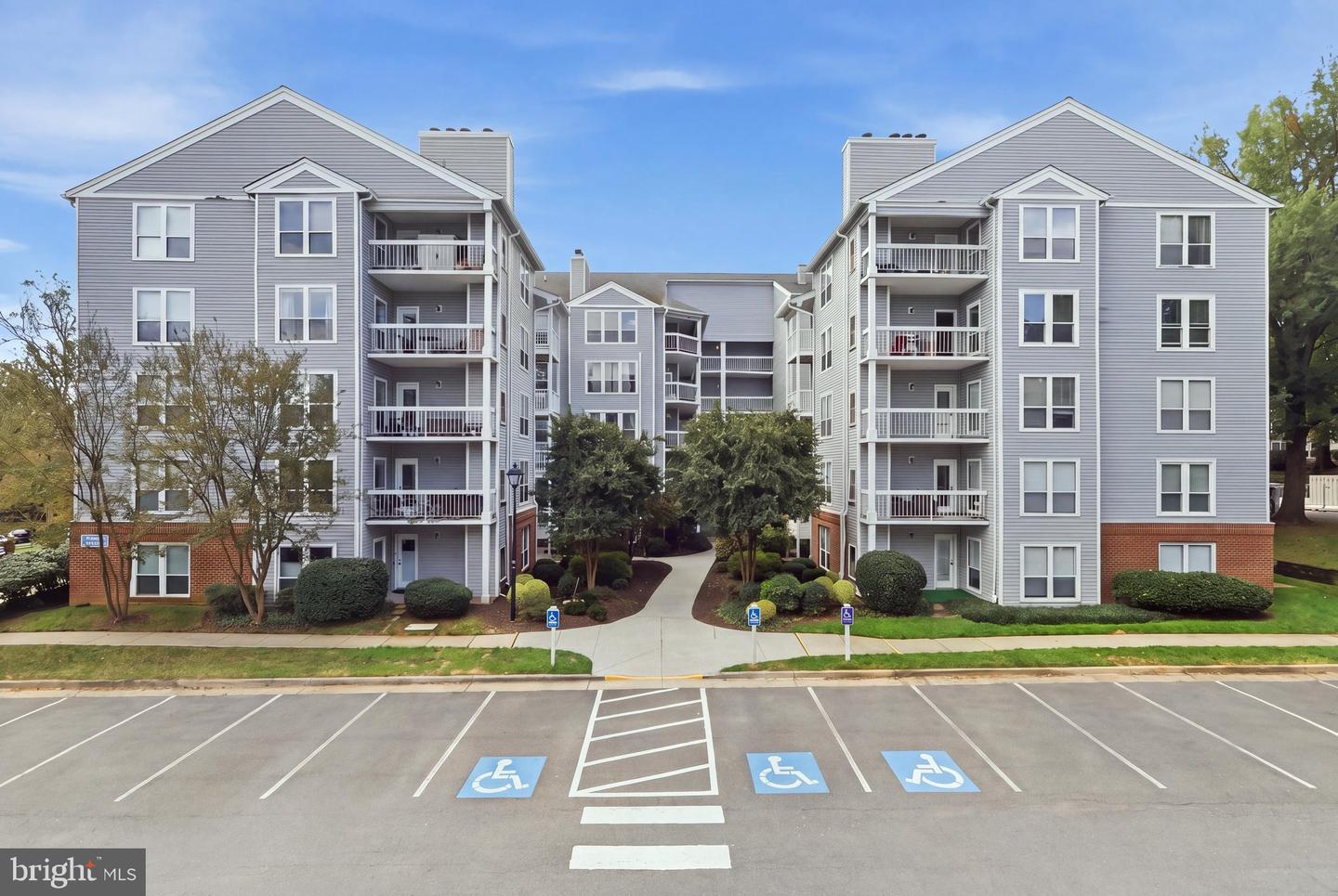3178 SUMMIT SQUARE DR #3-A8 Property Photo 1