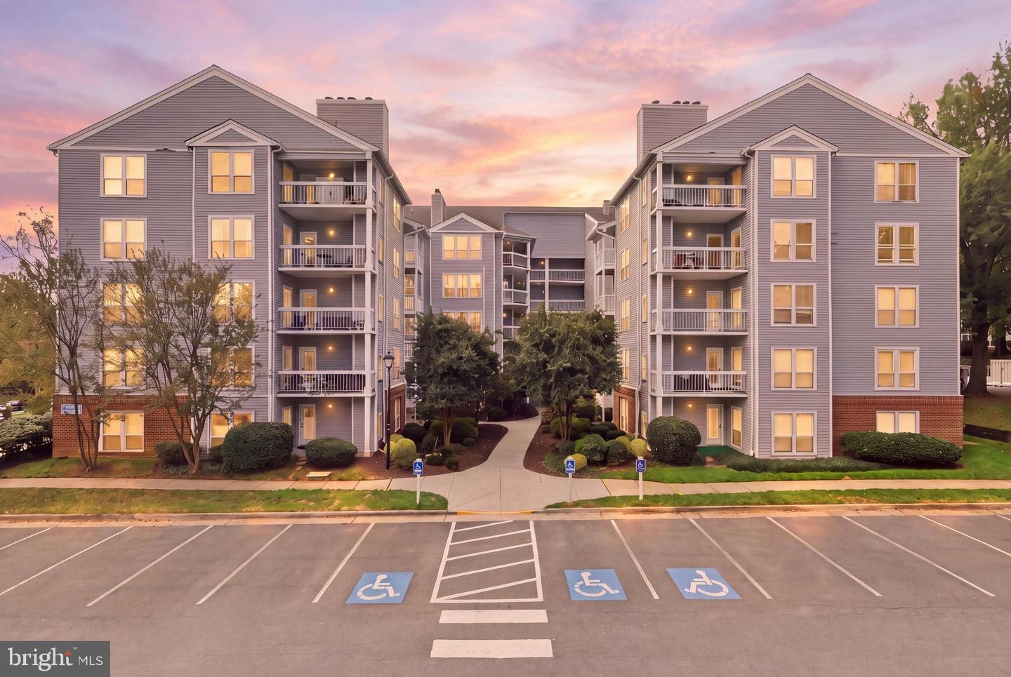 3178 Summit Square Dr #3-a8 Property Photo 2