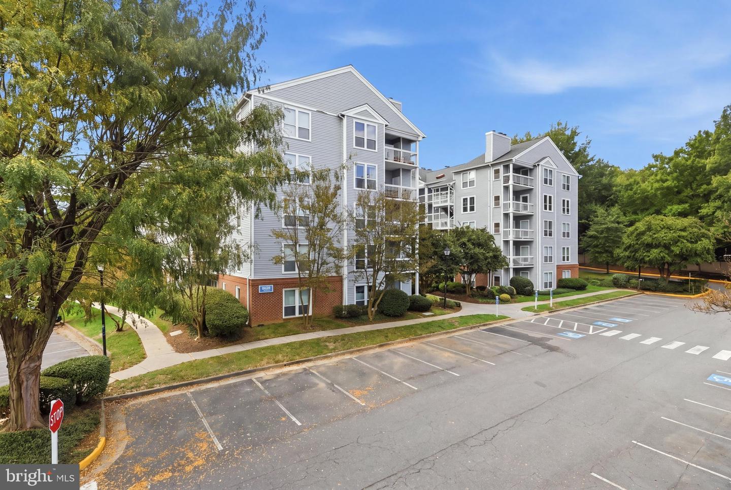 3178 Summit Square Dr #3-a8 Property Photo 3