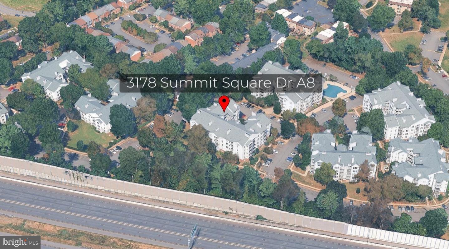 3178 Summit Square Dr #3-a8 Property Photo 5